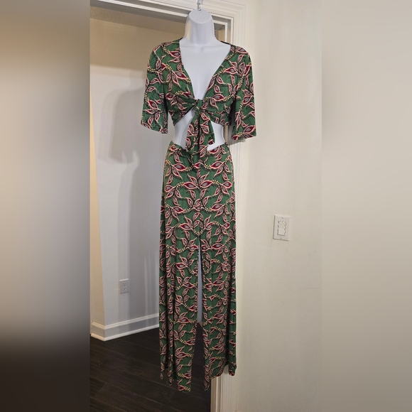 Pink and green floral Tie-Front two piece outfit - Picture 3 of 4